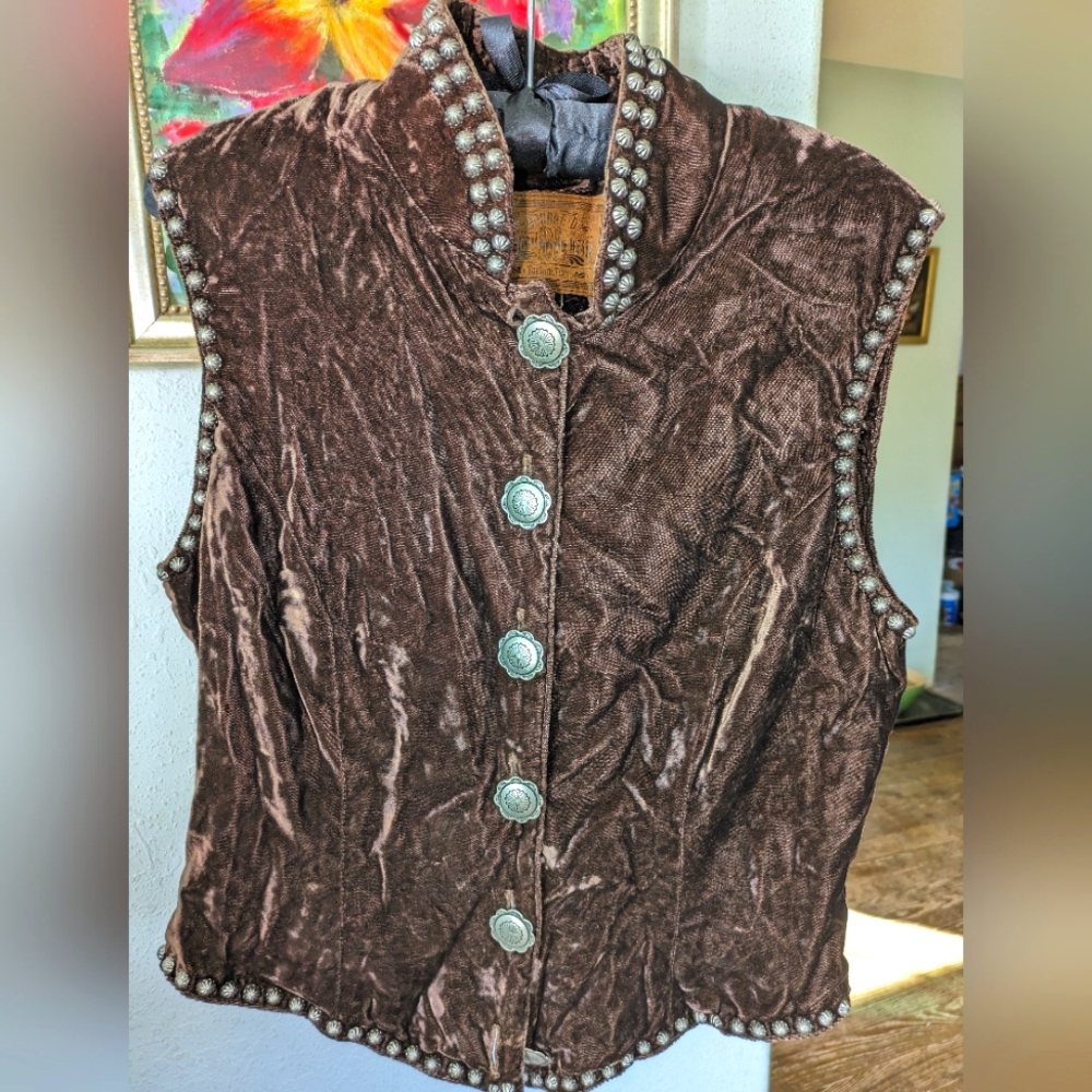 Double D Ranch, Chocolate Crushed Velvet, Silver Detailed, Size M. Beautiful